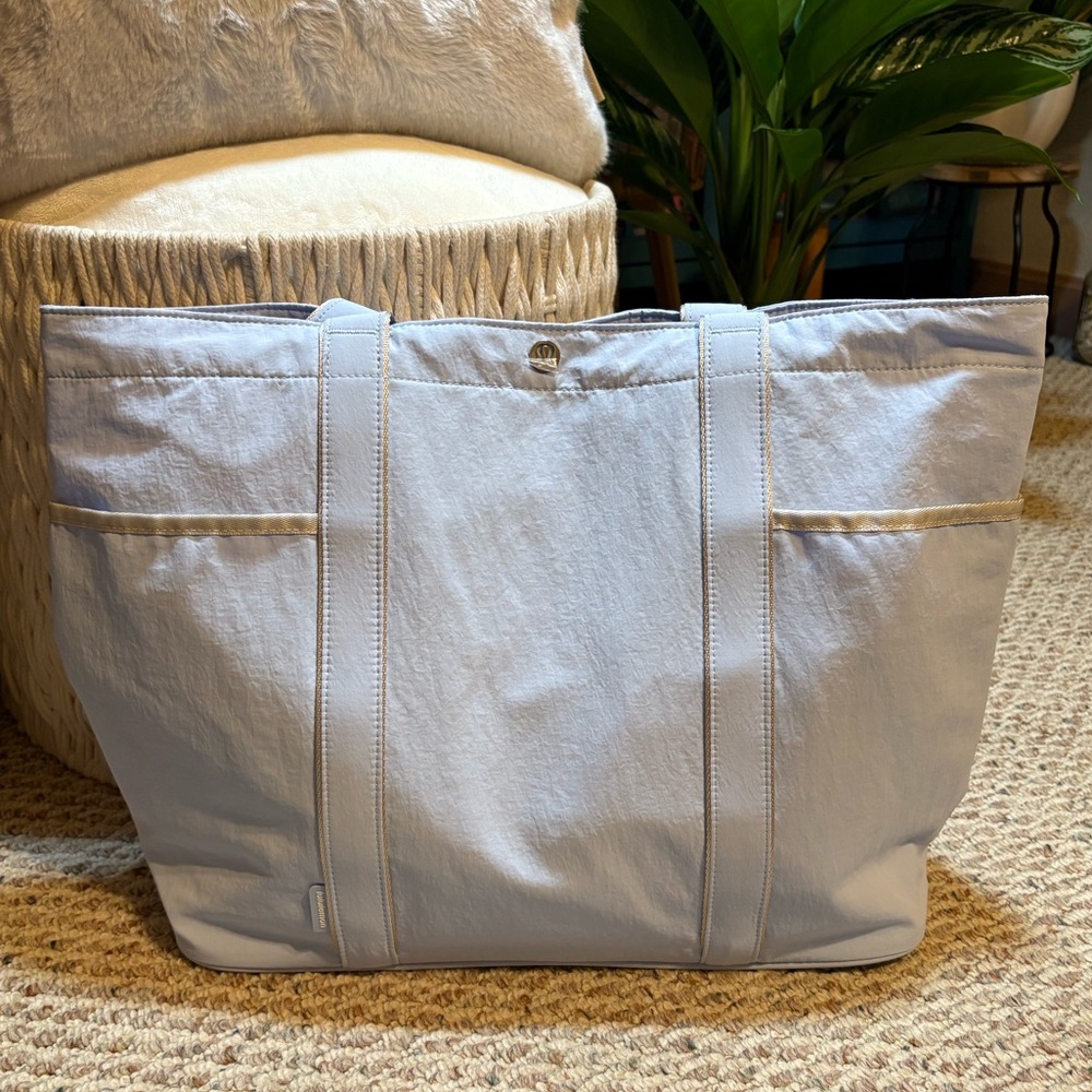 Lululemon Athletica Windmill and White Opal Daily Multi-Pocket Tote